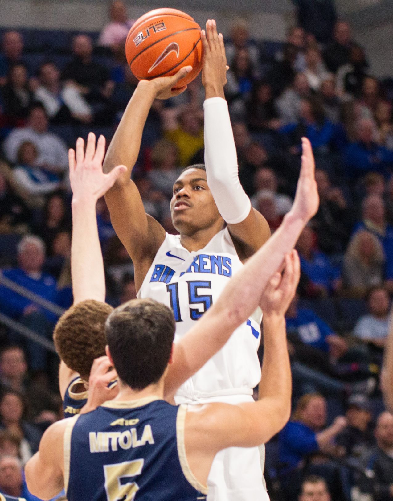 Billikens hold on to beat the George Washington Colonials 63-58
